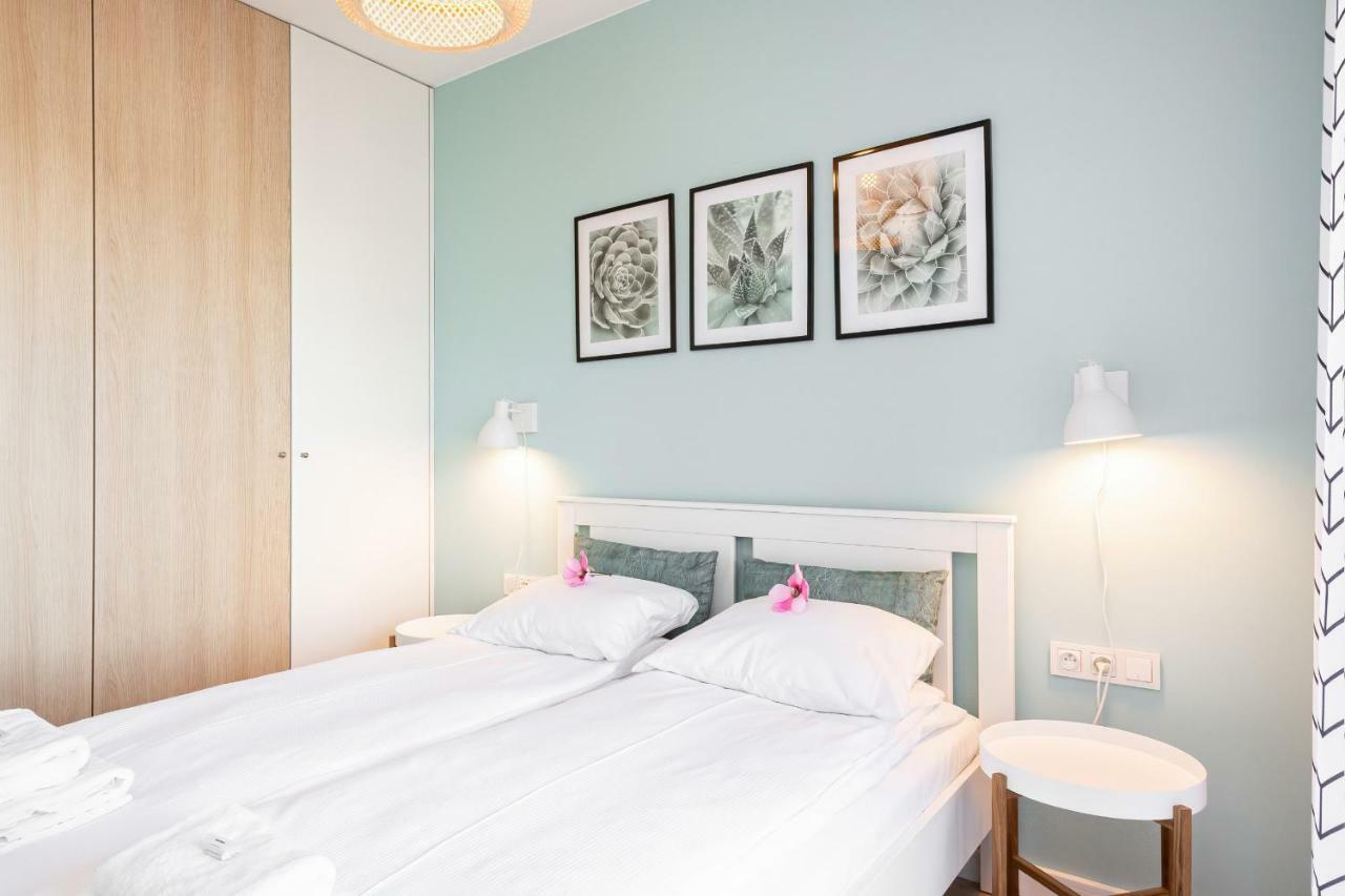 Apartment Walonska With Free Parking Wroclaw By Noclegi Renters Dış mekan fotoğraf