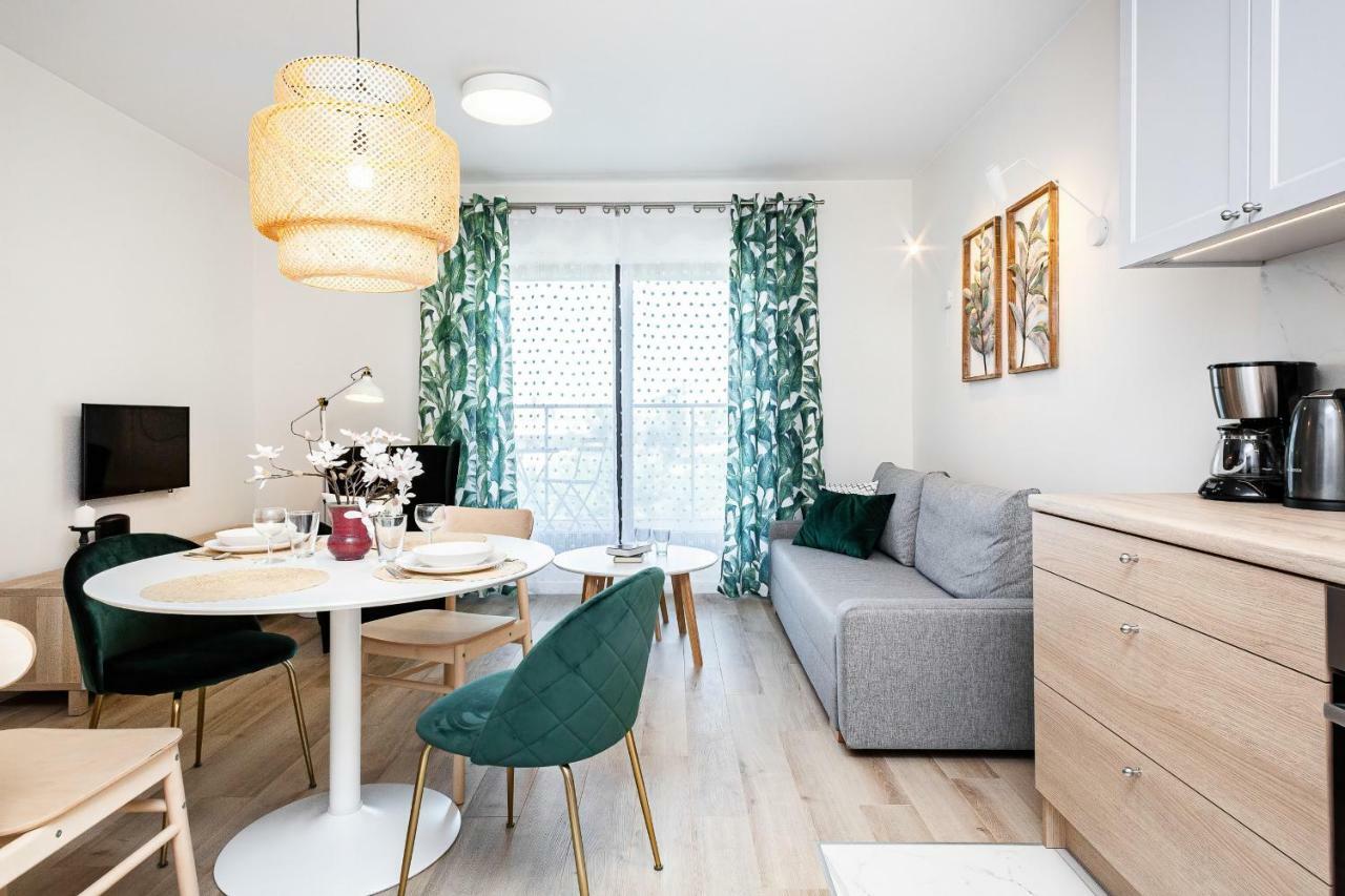 Apartment Walonska With Free Parking Wroclaw By Noclegi Renters Dış mekan fotoğraf